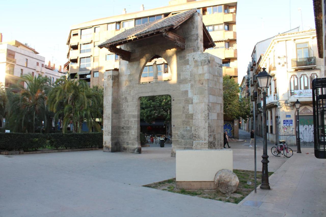 Hotspot Valencia Hostel Bagian luar foto
